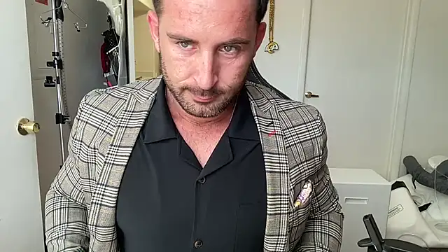 brettmycles28 online show from July 2026 06:37:01 PM