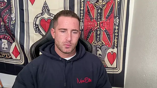 brettmycles28 online show from December 2025 05:56:02 PM