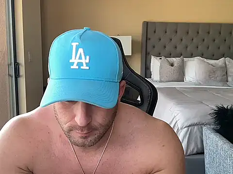 brettmycles28 online show from September 2025 08:04:02 PM