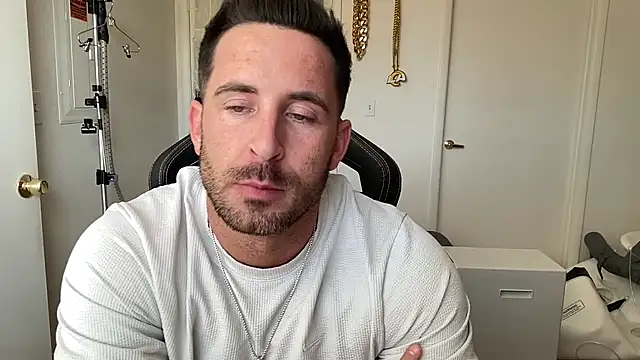 brettmycles28 online show from July 2026 04:14:01 PM