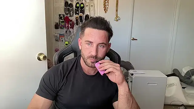 brettmycles28 online show from June 2026 09:09:02 PM