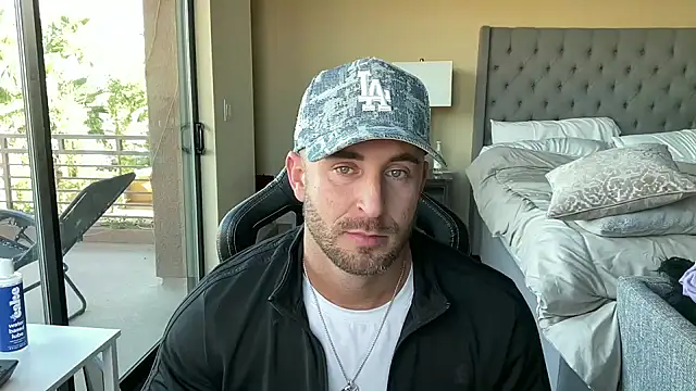 brettmycles28 online show from October 2025 10:54:02 PM