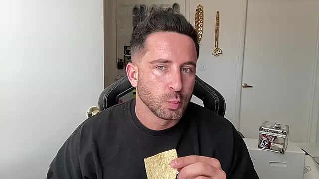 brettmycles28 online show from July 2026 06:26:01 PM