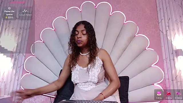 MisRoos online show from November 2025 03:33:01 PM