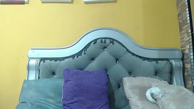 MisRoos online show from November 2025 02:53:01 PM