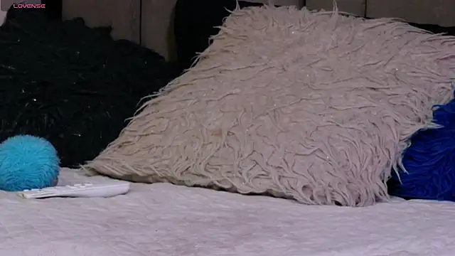 MisRoos online show from April 2026 01:45:02 PM