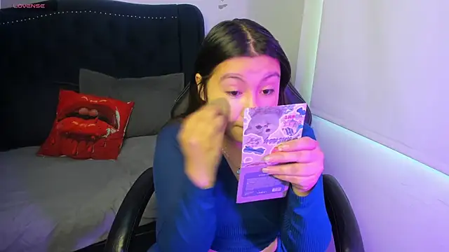 LucyPetit online show from November 2025 12:39:01 PM