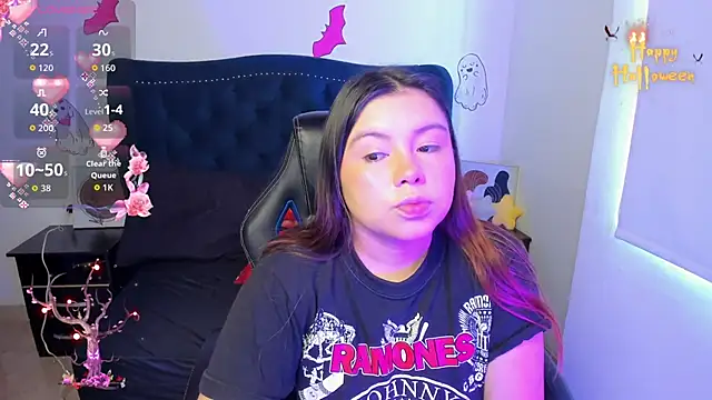 LucyPetit online show from November 2025 02:20:01 PM