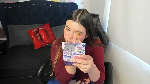 LucyPetit online show from November 2025 02:06:01 PM