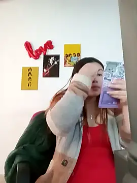 LucyPetit online show from November 2025 01:11:01 PM