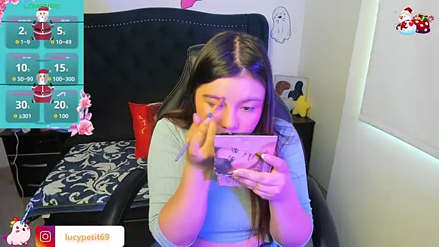 LucyPetit online show from November 2025 01:04:02 PM