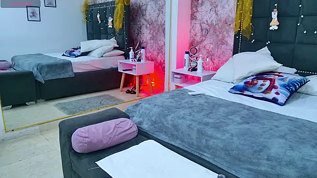 Angelique Angell online show from December 2025 07:45:01 PM