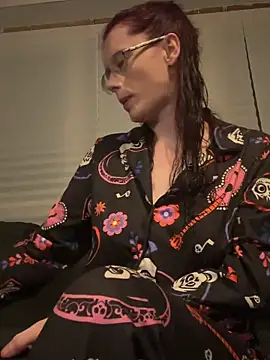 raen001 online show from November 2025 07:51:01 PM