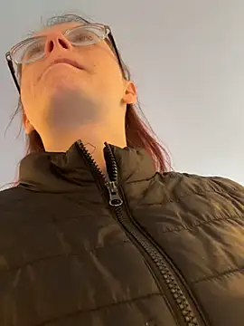 Snapshot of raen001 chatting on September 2025 08:02:02 AM raen001 online show from September 2025 08:02:02 AM