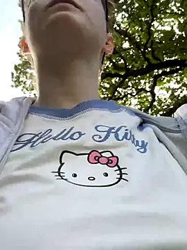 Snapshot of raen001 chatting on September 2025 07:52:02 AM raen001 online show from September 2025 07:52:02 AM