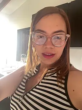 AlissonPeach01 online show from September 2025 01:25:02 PM