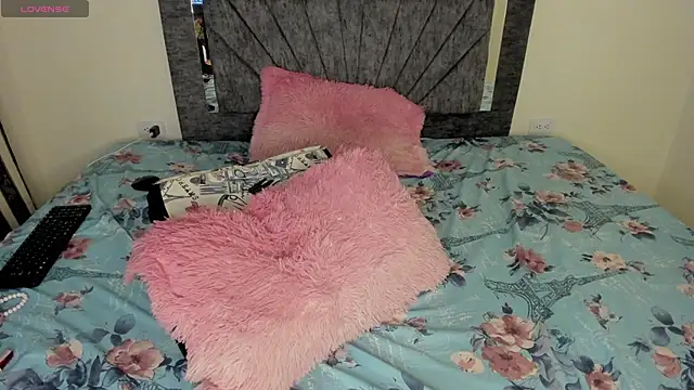 Laurasofia01 online show from April 2026 03:19:01 AM