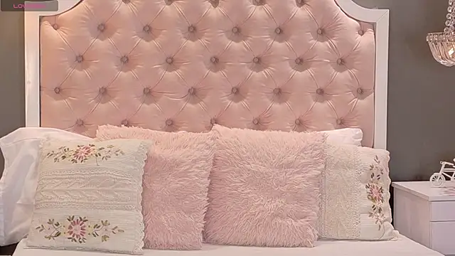 VioletBlaze online show from November 2025 01:33:02 PM