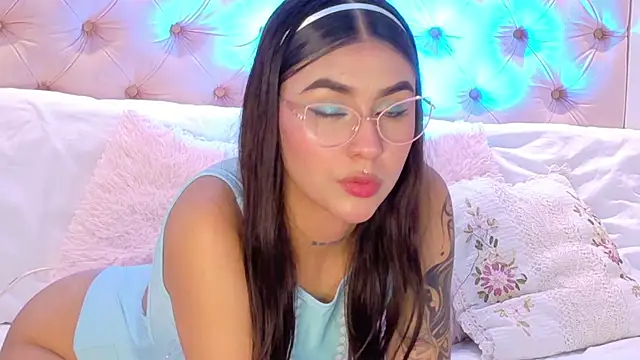 VioletBlaze online show from November 2025 01:26:02 PM