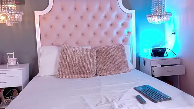 VioletBlaze online show from October 2025 11:38:02 PM