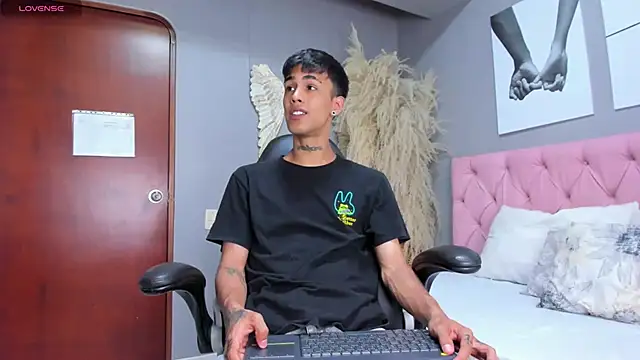 Thiago twink online show from October 2025 07:39:02 PM