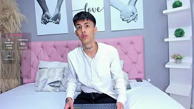 Thiago twink online show from September 2025 01:06:01 PM