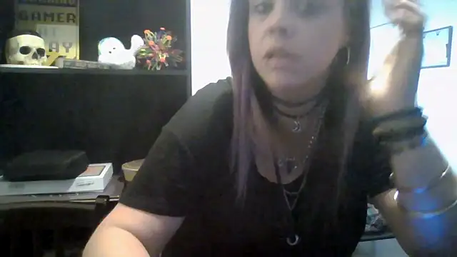 Snapshot of TWiSTYTheTwizted chatting on June 2026 04:02:01 PM TWiSTYTheTwizted online show from June 2026 04:02:01 PM