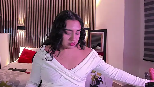 Snapshot of SyraPalmer chatting on October 2025 03:40:02 AM SyraPalmer online show from October 2025 03:40:02 AM