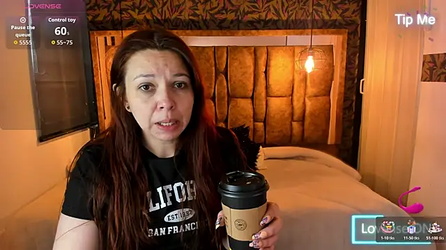 Snapshot of Isa_Thompson__ chatting on November 2025 11:46:03 AM Isa Thompson online show from November 2025 11:46:03 AM