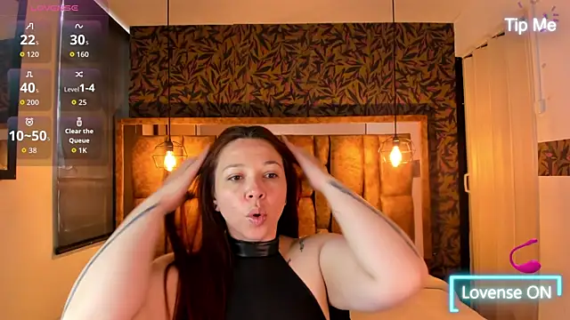 Snapshot of Isa_Thompson__ chatting on November 2025 12:05:01 PM Isa Thompson online show from November 2025 12:05:01 PM