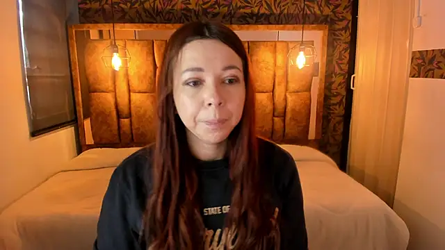 Snapshot of Isa_Thompson__ chatting on November 2025 12:05:02 PM Isa Thompson online show from November 2025 12:05:02 PM