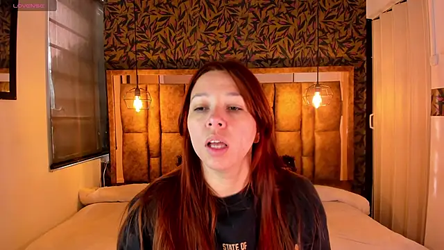 Snapshot of Isa_Thompson__ chatting on October 2025 12:06:02 PM Isa Thompson online show from October 2025 12:06:02 PM