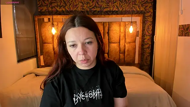 Snapshot of Isa_Thompson__ chatting on November 2025 11:55:01 AM Isa Thompson online show from November 2025 11:55:01 AM