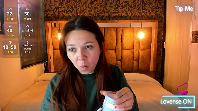 Isa Thompson   online show from October 2025 11:53:02 AM
