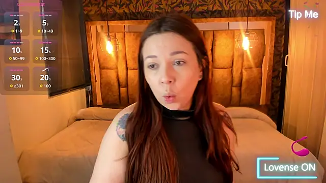 Snapshot of Isa_Thompson__ chatting on November 2025 12:42:02 PM Isa Thompson online show from November 2025 12:42:02 PM