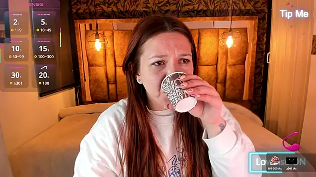 Snapshot of Isa_Thompson__ chatting on November 2025 11:47:01 AM Isa Thompson online show from November 2025 11:47:01 AM