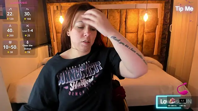 Snapshot of Isa_Thompson__ chatting on November 2025 11:59:01 AM Isa Thompson online show from November 2025 11:59:01 AM