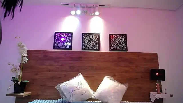 Snapshot of AlexandraCambell chatting on October 2025 07:51:01 PM AlexandraCambell online show from October 2025 07:51:01 PM