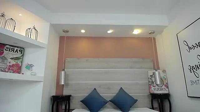 Snapshot of AlexandraCambell chatting on October 2025 11:53:01 AM AlexandraCambell online show from October 2025 11:53:01 AM