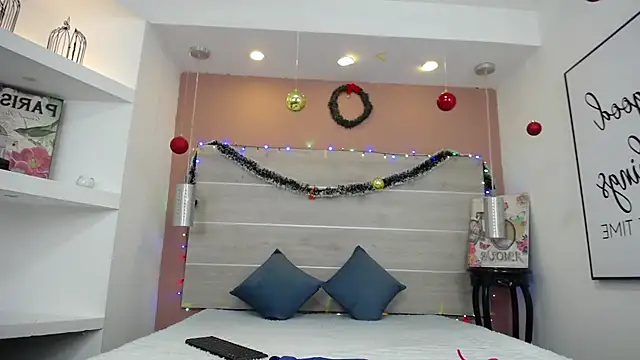 Snapshot of AlexandraCambell chatting on December 2025 11:38:02 AM AlexandraCambell online show from December 2025 11:38:02 AM