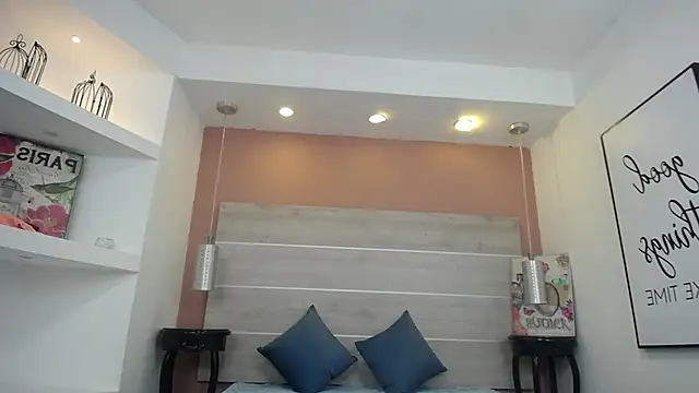 Snapshot of AlexandraCambell chatting on November 2025 12:05:01 PM AlexandraCambell online show from November 2025 12:05:01 PM