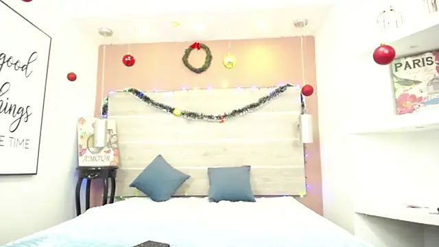 Snapshot of AlexandraCambell chatting on December 2025 09:04:02 AM AlexandraCambell online show from December 2025 09:04:02 AM