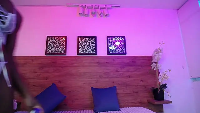 Snapshot of AlexandraCambell chatting on October 2025 07:28:01 PM AlexandraCambell online show from October 2025 07:28:01 PM