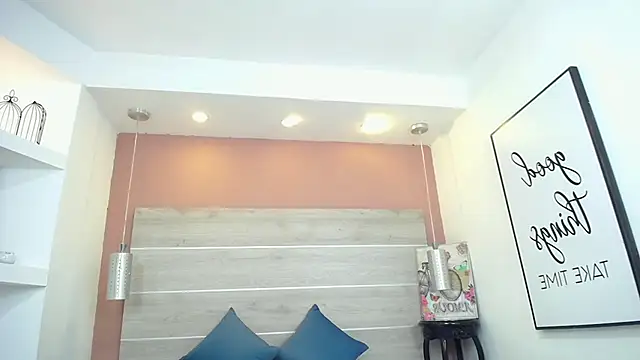 Snapshot of AlexandraCambell chatting on November 2025 12:09:02 PM AlexandraCambell online show from November 2025 12:09:02 PM