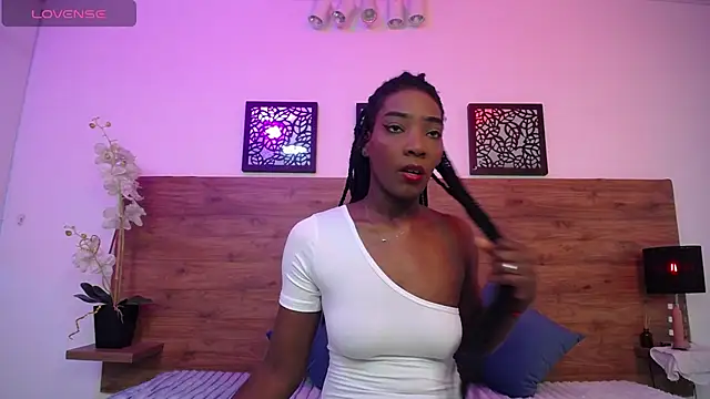 AlexandraCambell online show from September 2025 07:32:02 PM
