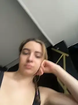 karla-thomsom10 online show from April 2026 04:46:02 PM