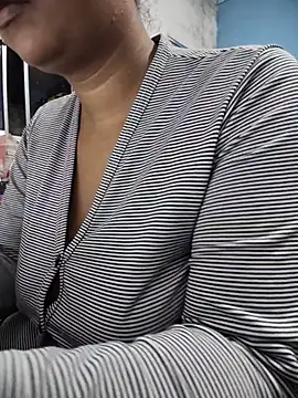 Snapshot of MichelleMore chatting on October 2025 01:48:02 AM MichelleMore online show from October 2025 01:48:02 AM