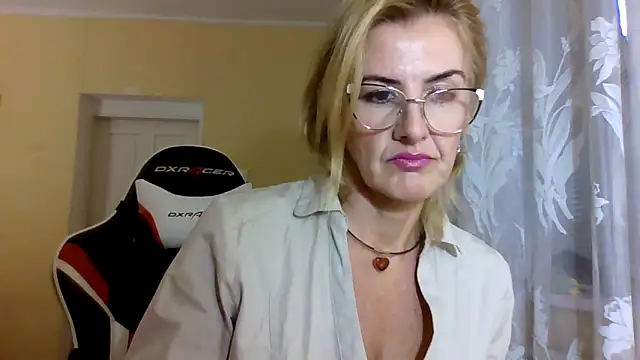 TianaQLove online show from October 2025 10:50:01 AM