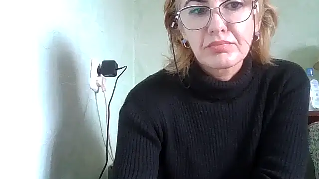 TianaQLove online show from October 2025 09:43:02 AM