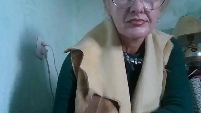 TianaQLove online show from October 2025 01:46:02 PM